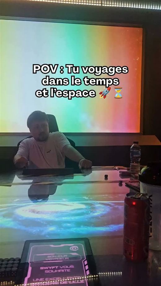 Une salle du Vaisseau avec sa table-galaxie